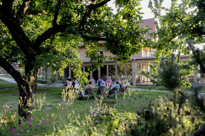 Gruppe im Garten