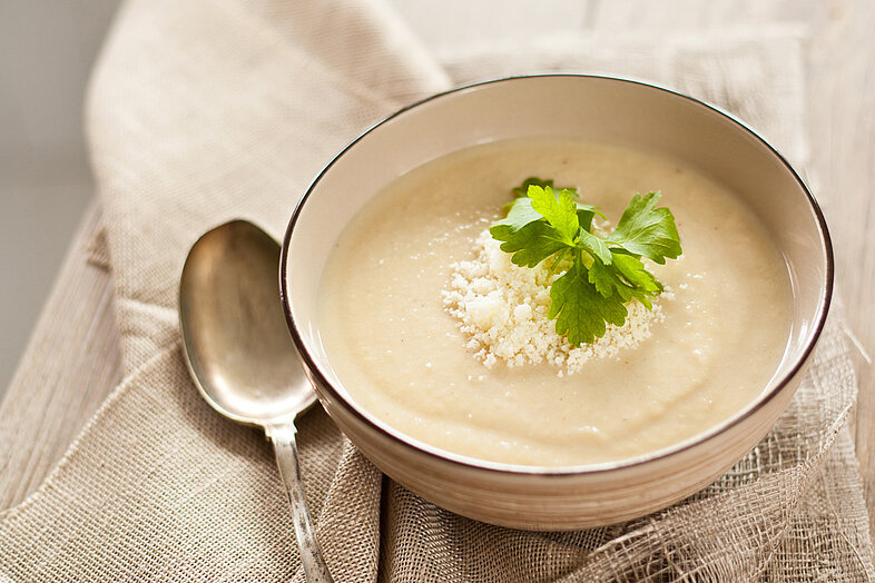 Suppe in Schüssel