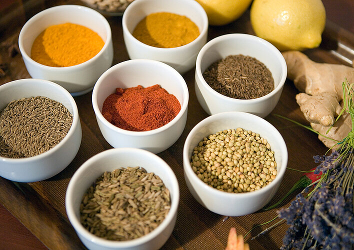 Ayurveda-KochkurseEin Kochkurs an der Europäischen Akademie für Ayurveda in Birstein vermittelt solides Basiswissen, um ayurvedisches Essen mit wenig Zeit und viel Liebe zu Hause zuzubereiten. Ayurvedisch kochen lernen wie die Profis!zu den kursen