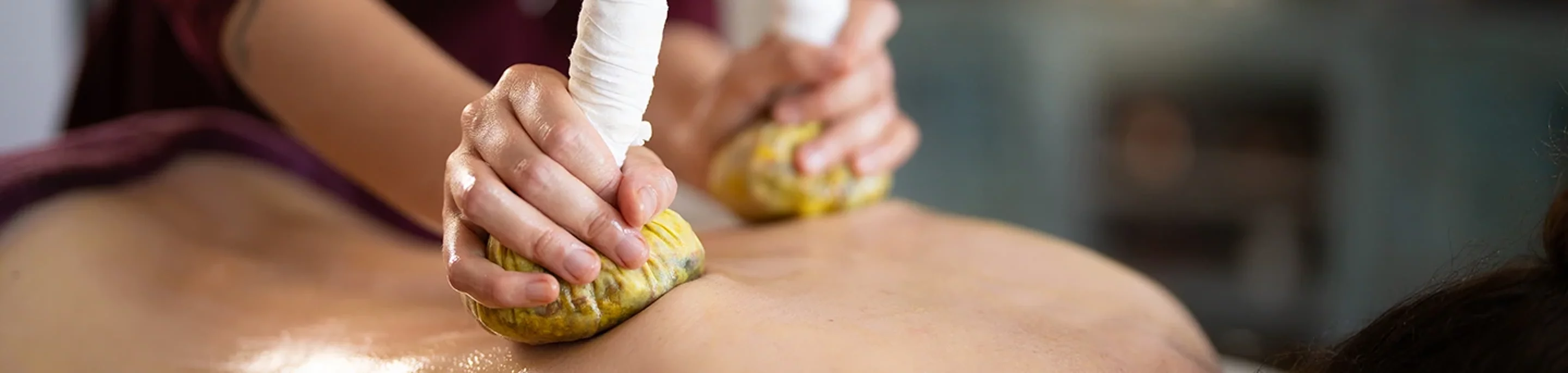 Kräuterstempelmassage